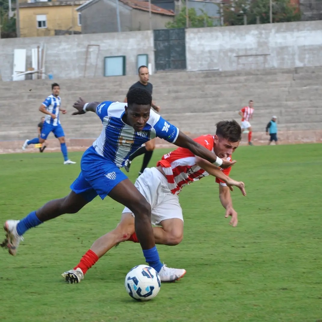 Campeonato de portugal cd cinfães empatou em casa frente ao sc beira mar foto cd cinfães arquivo