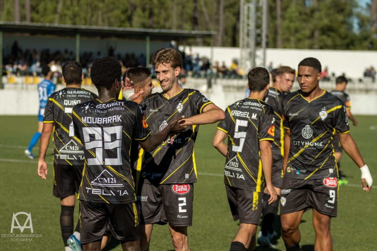 Divisão de honra cf ferreira de aves joga em canas de senhorim a manutenção no topo da tabela