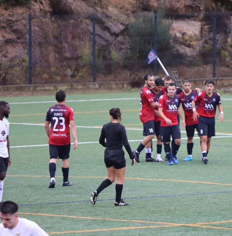 Vila chão de sá de pontaria afinada recebeu e bateu o vale de madeiros por uma dezena de golos sem resposta foto vil chã de sá 1 foto btuno caessa