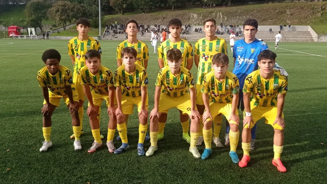 Iniciados Do Cd Tondela Perdeu Em Guimarães Mas Continua Nos Lugares De Acesso Ao Título Foto Cd Tondela