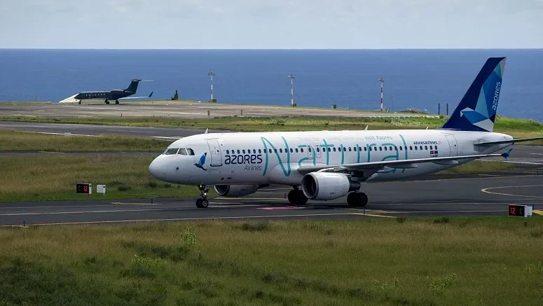 Avião Açores