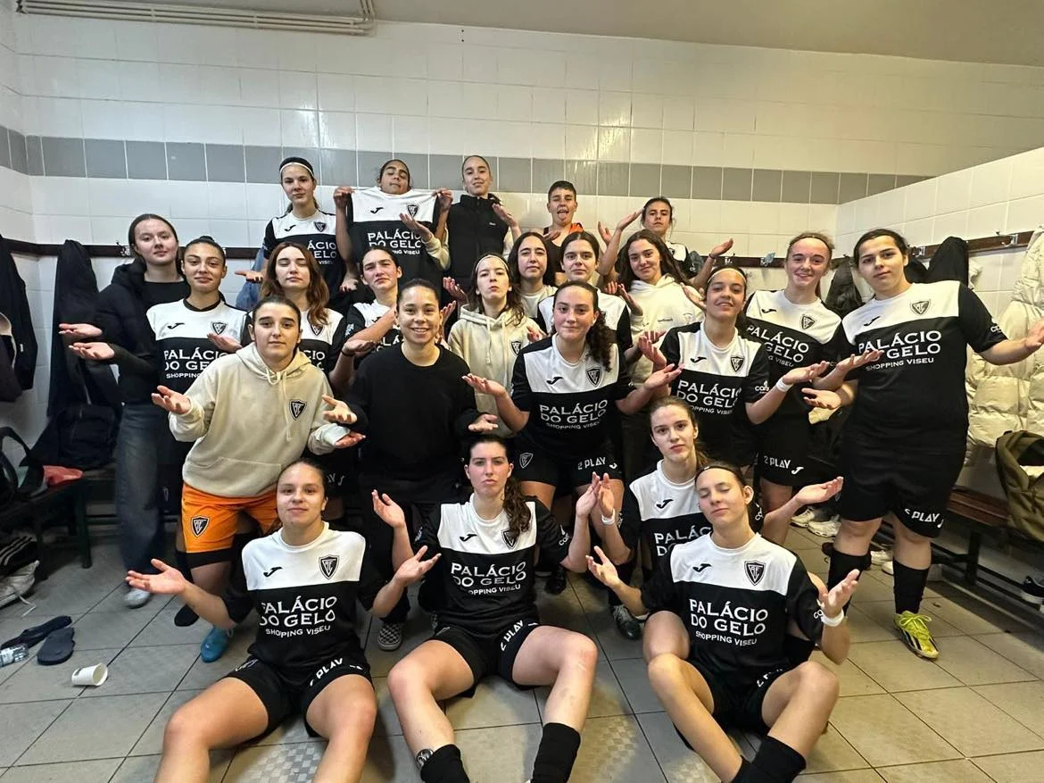 As Jogadoras Do Académico Festejaram A Vitória Sovre O Cd Feirense Foto Avfc