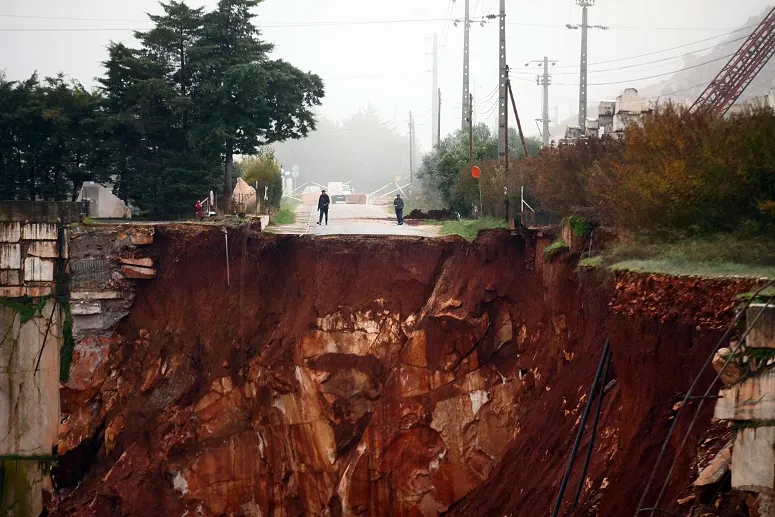 Derrocada De Estrada Em Borba